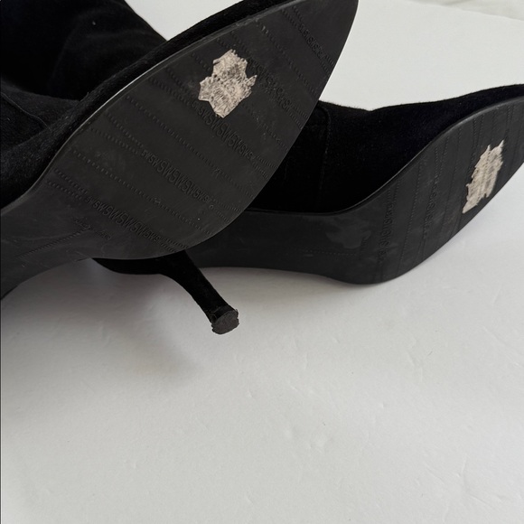 Stuart Weitzman  Women's Stretch Tall Boots - Picture 5 of 8